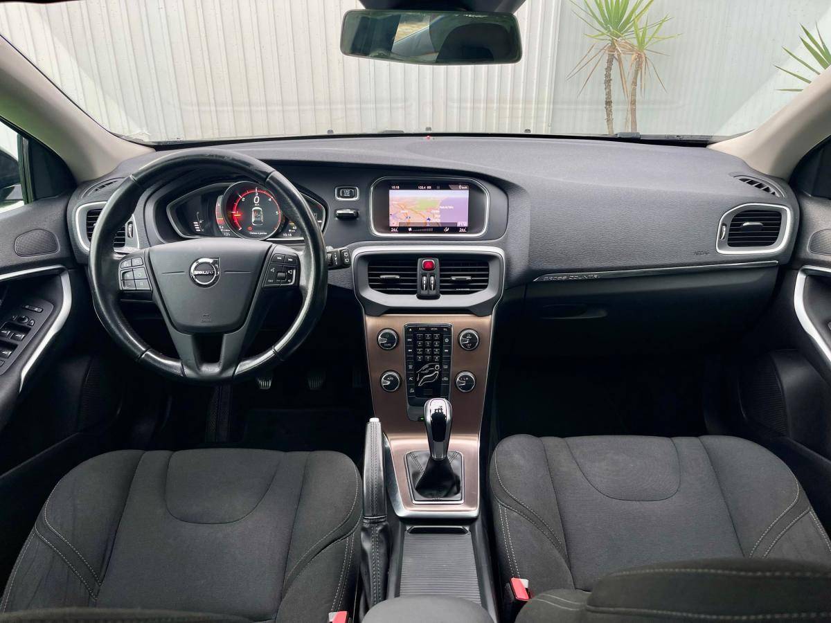 volvo-v40-cross-country-2018-diesel-1969cc