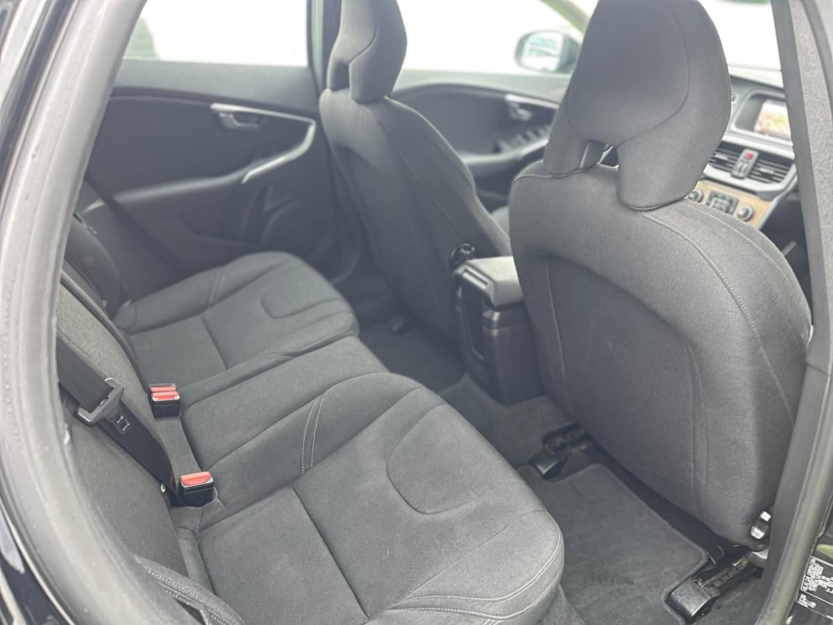 volvo-v40-cross-country-2018-diesel-1969cc