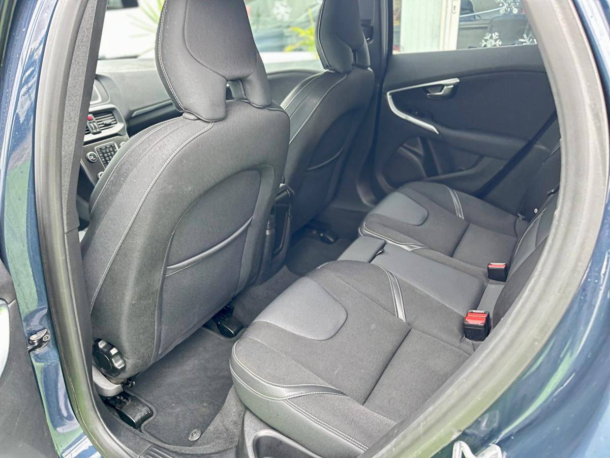 volvo-v40-2014-diesel-1560cc