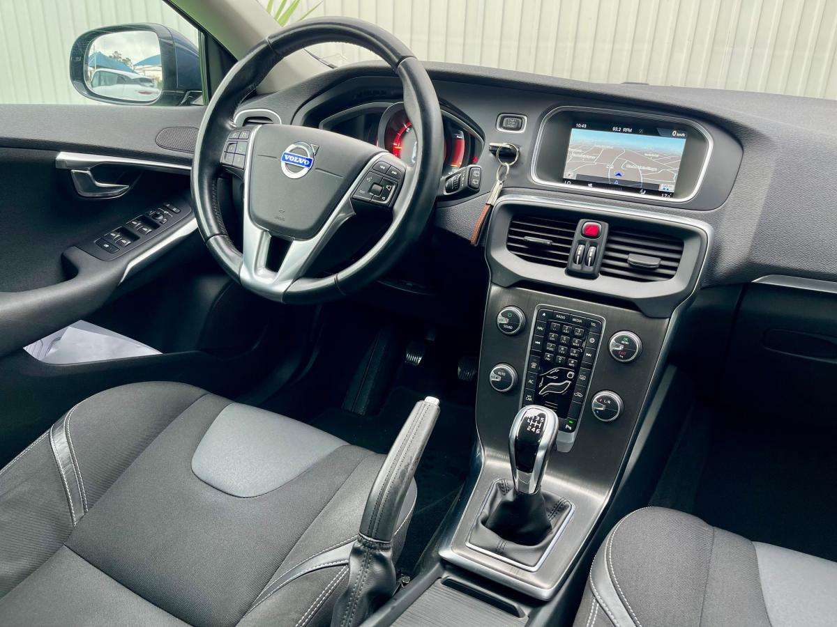 volvo-v40-2014-diesel-1560cc