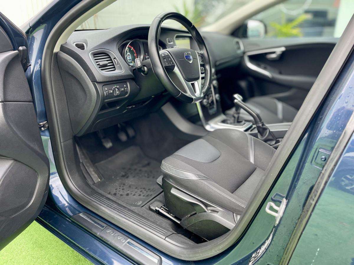 volvo-v40-2014-diesel-1560cc