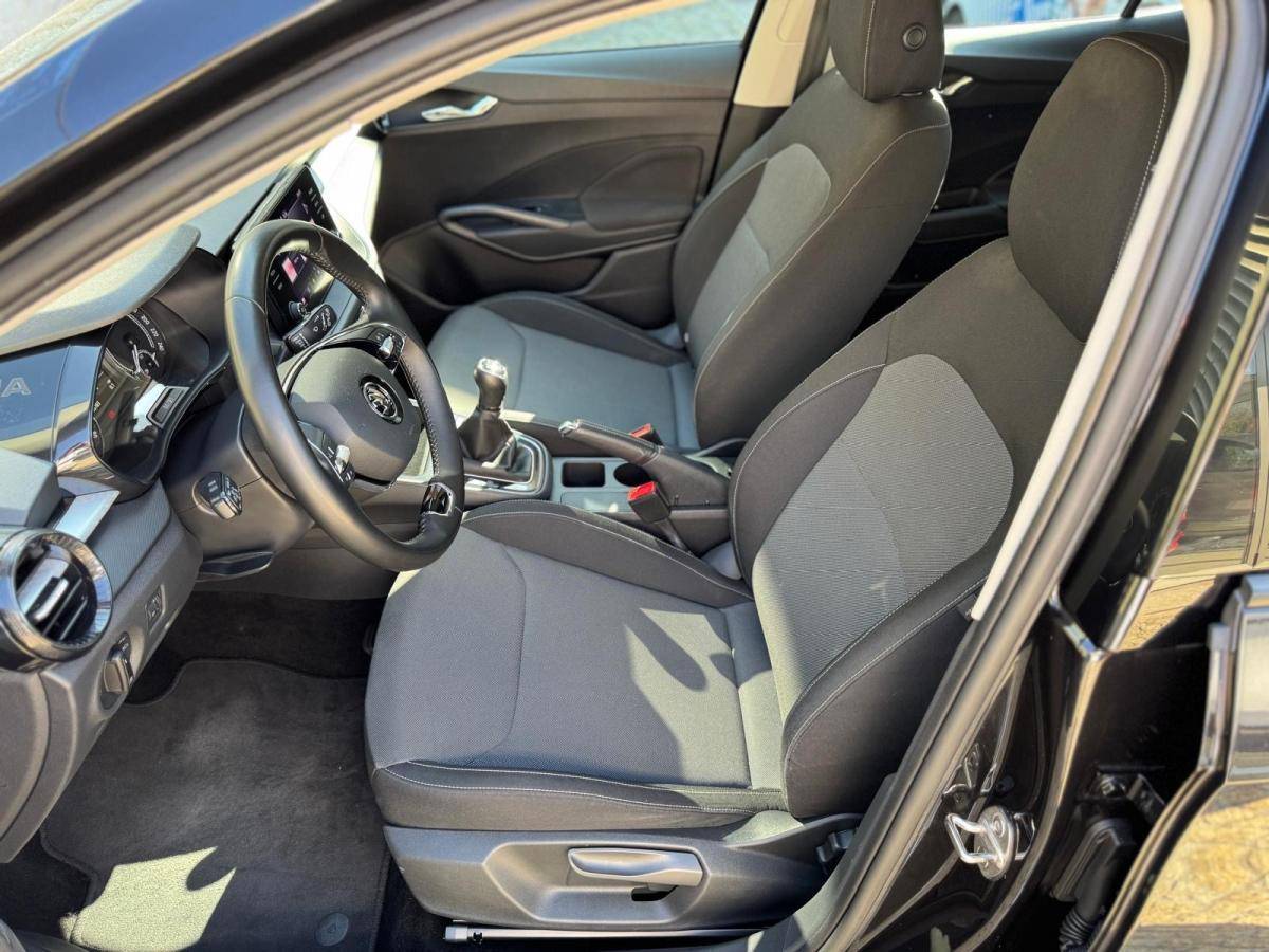 skoda-fabia-2023-gasolina-999cc