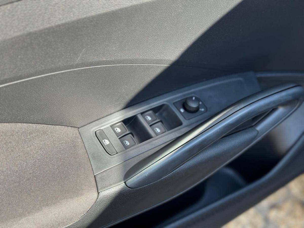 skoda-fabia-2023-gasolina-999cc