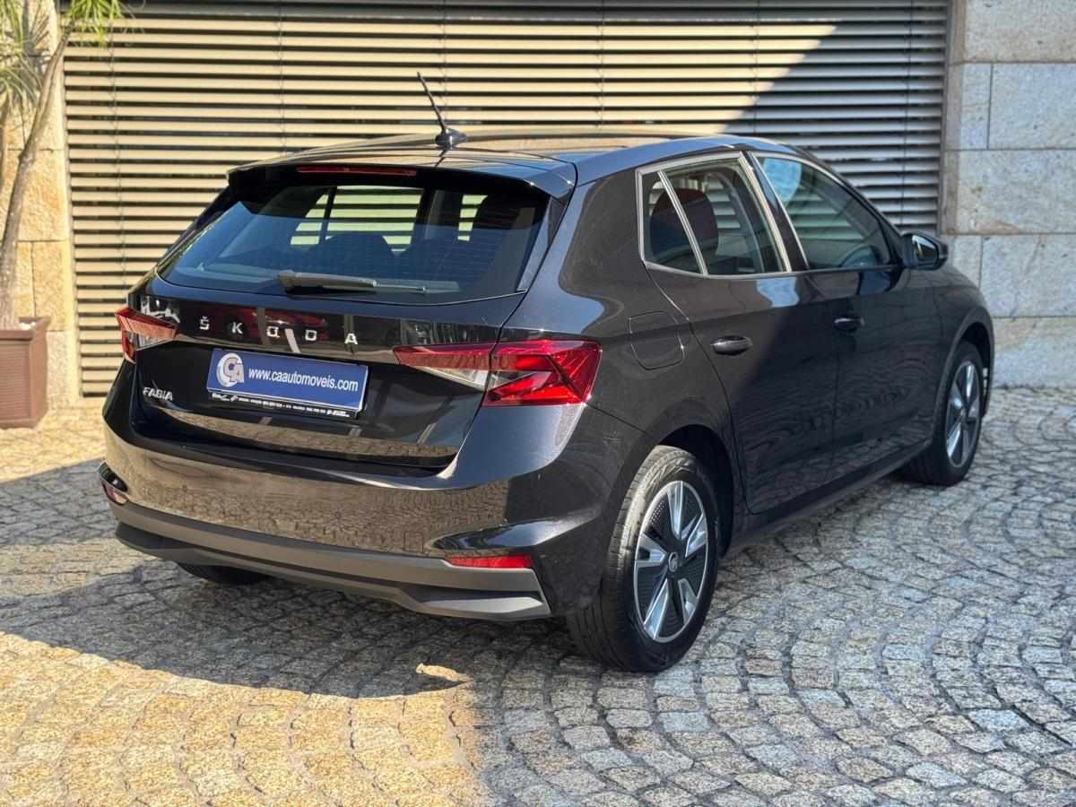 skoda-fabia-2023-gasolina-999cc