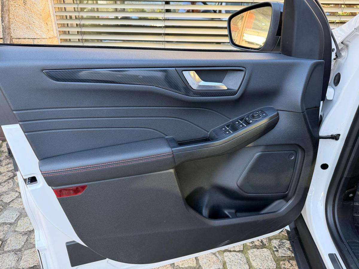 ford-kuga-2023-gasolina-1499cc