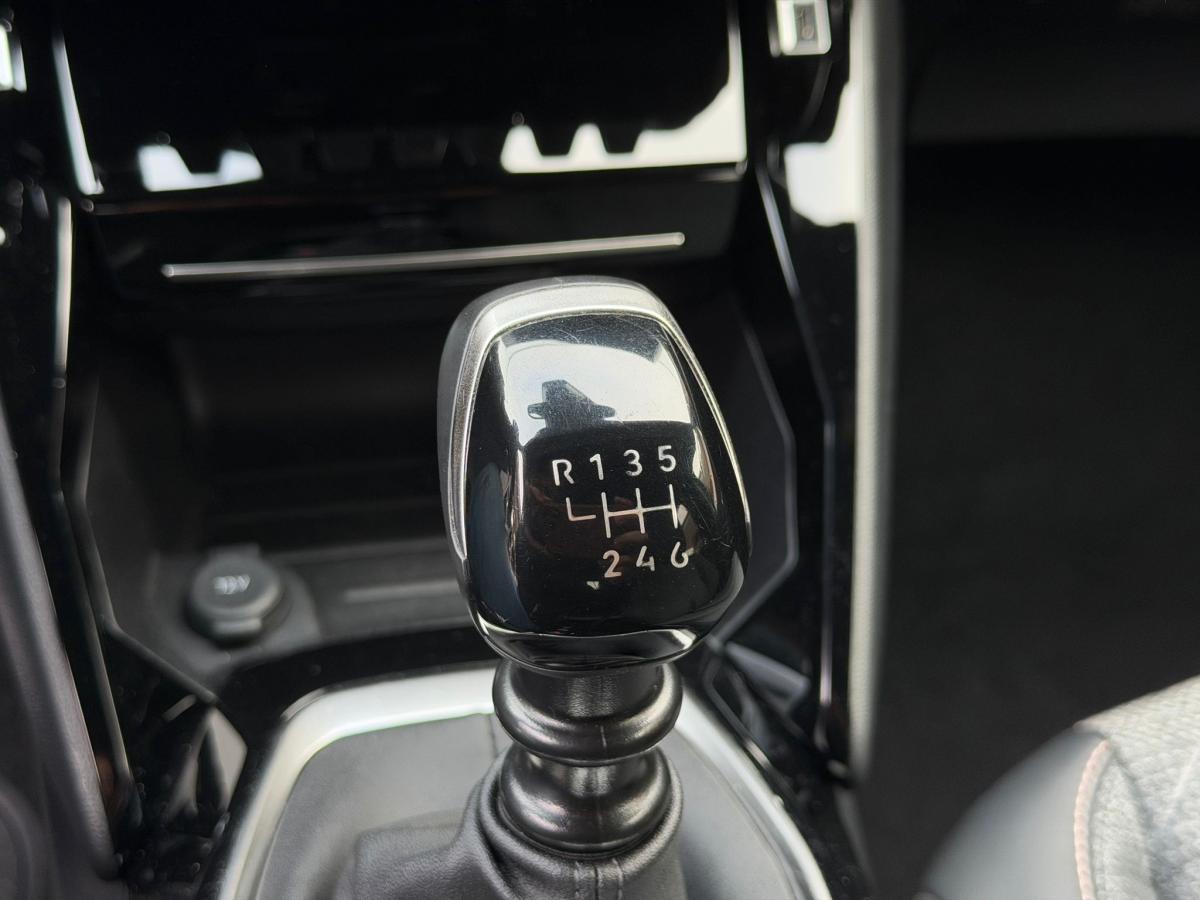 peugeot-2008-2024-gasolina-1199cc