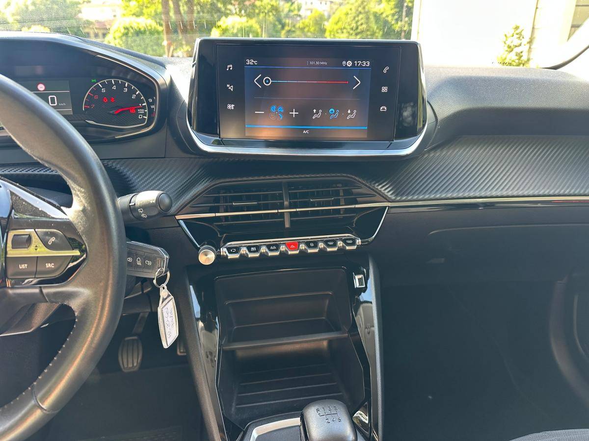 peugeot-208-2023-gasolina-1199cc