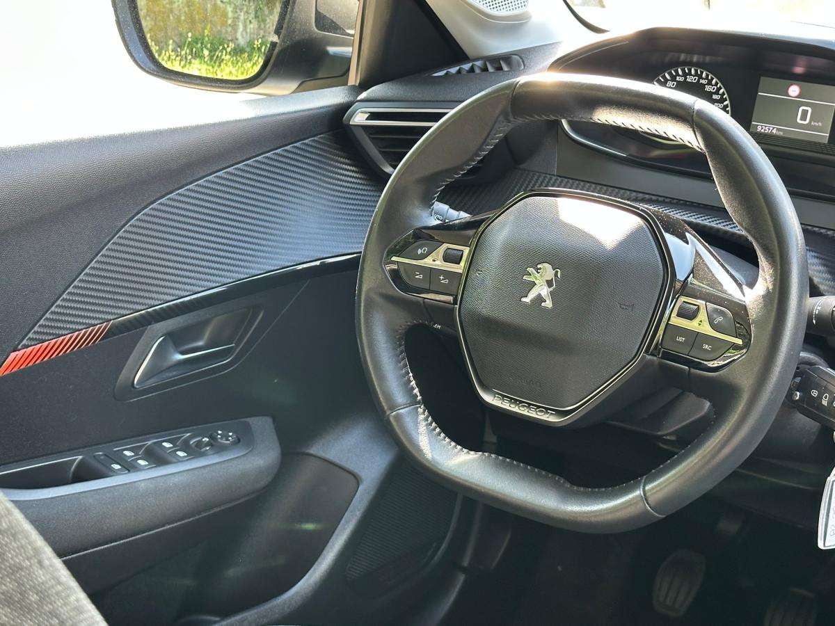 peugeot-208-2023-gasolina-1199cc