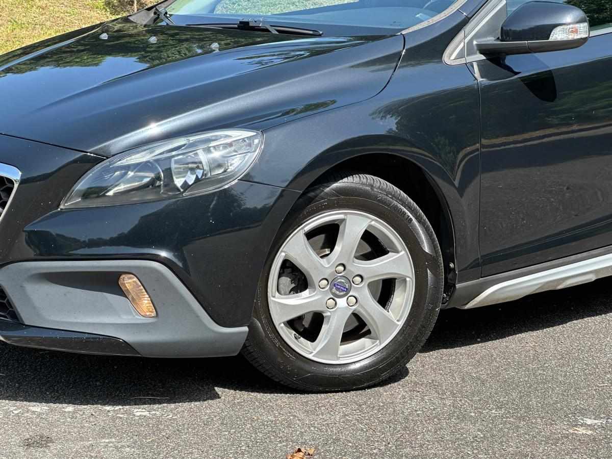 volvo-v40-cross-country-2015-diesel-1560cc