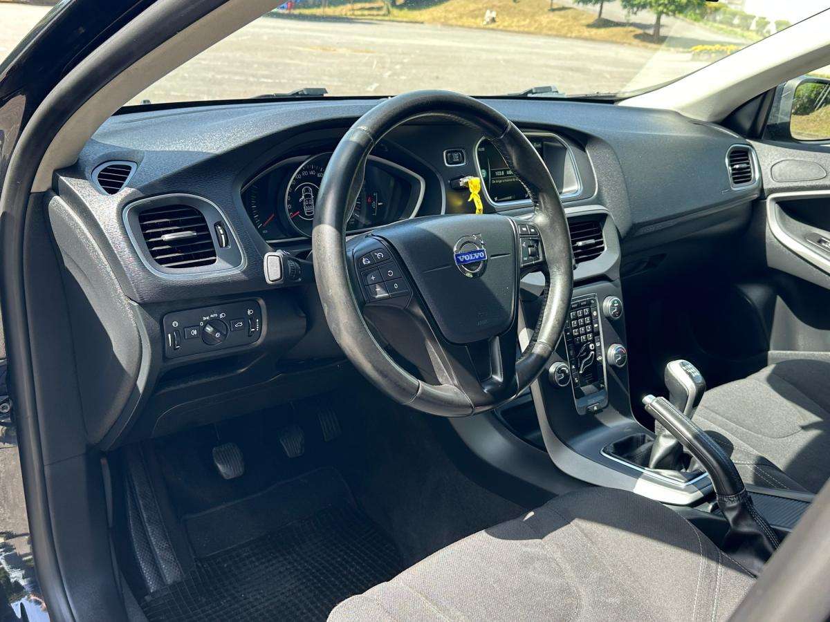 volvo-v40-cross-country-2015-diesel-1560cc