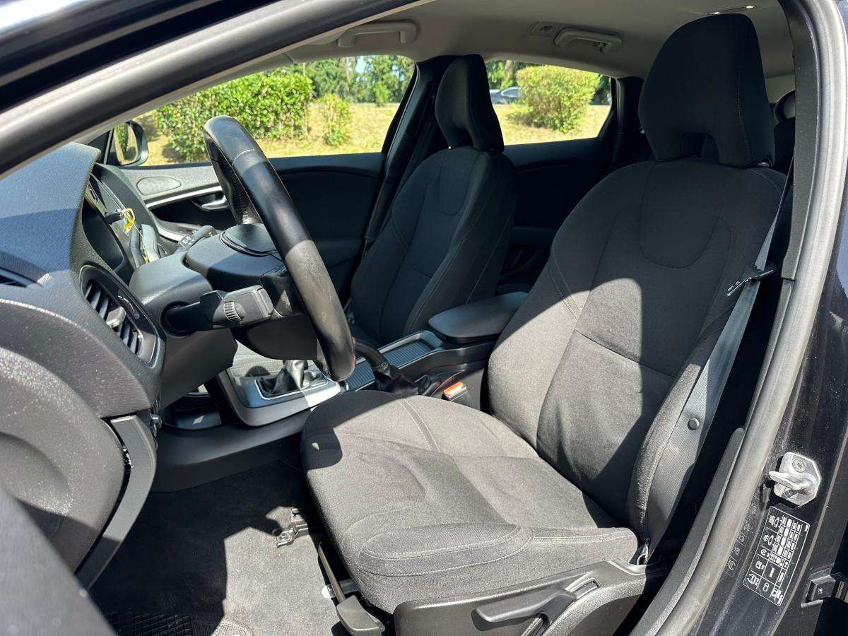 volvo-v40-cross-country-2015-diesel-1560cc