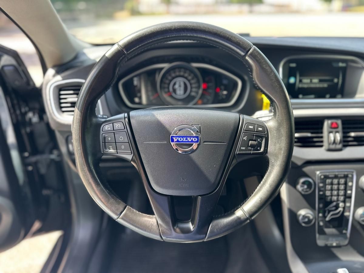 volvo-v40-cross-country-2015-diesel-1560cc