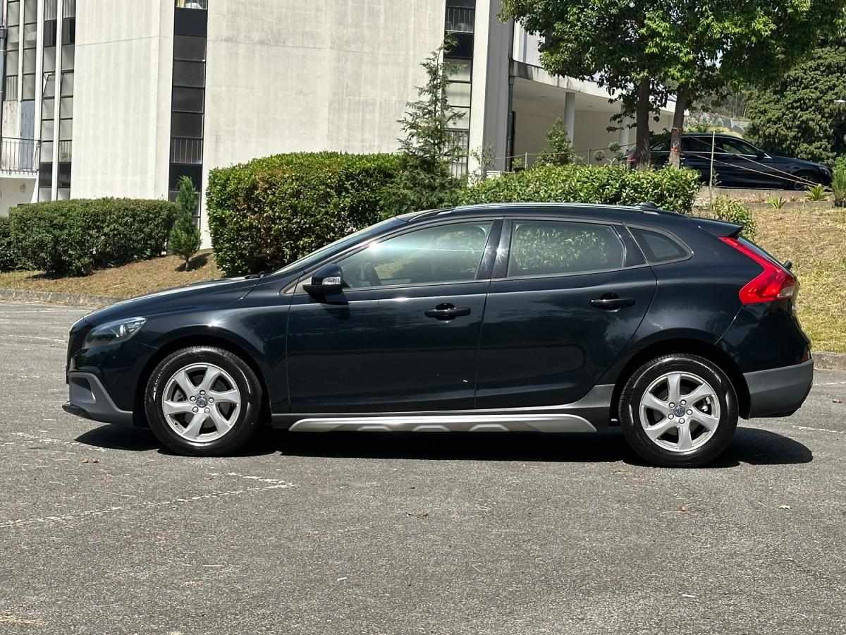 volvo-v40-cross-country-2015-diesel-1560cc