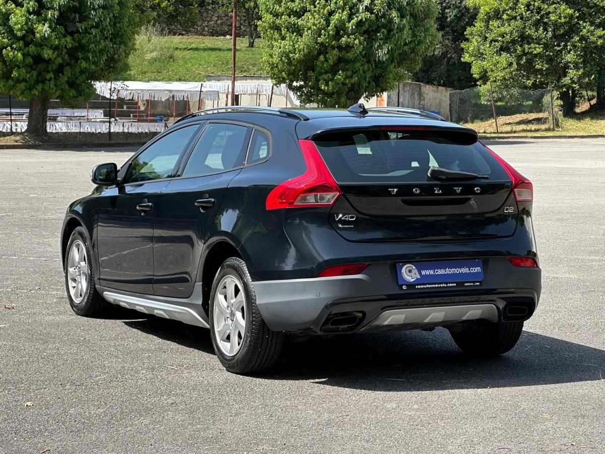 volvo-v40-cross-country-2015-diesel-1560cc