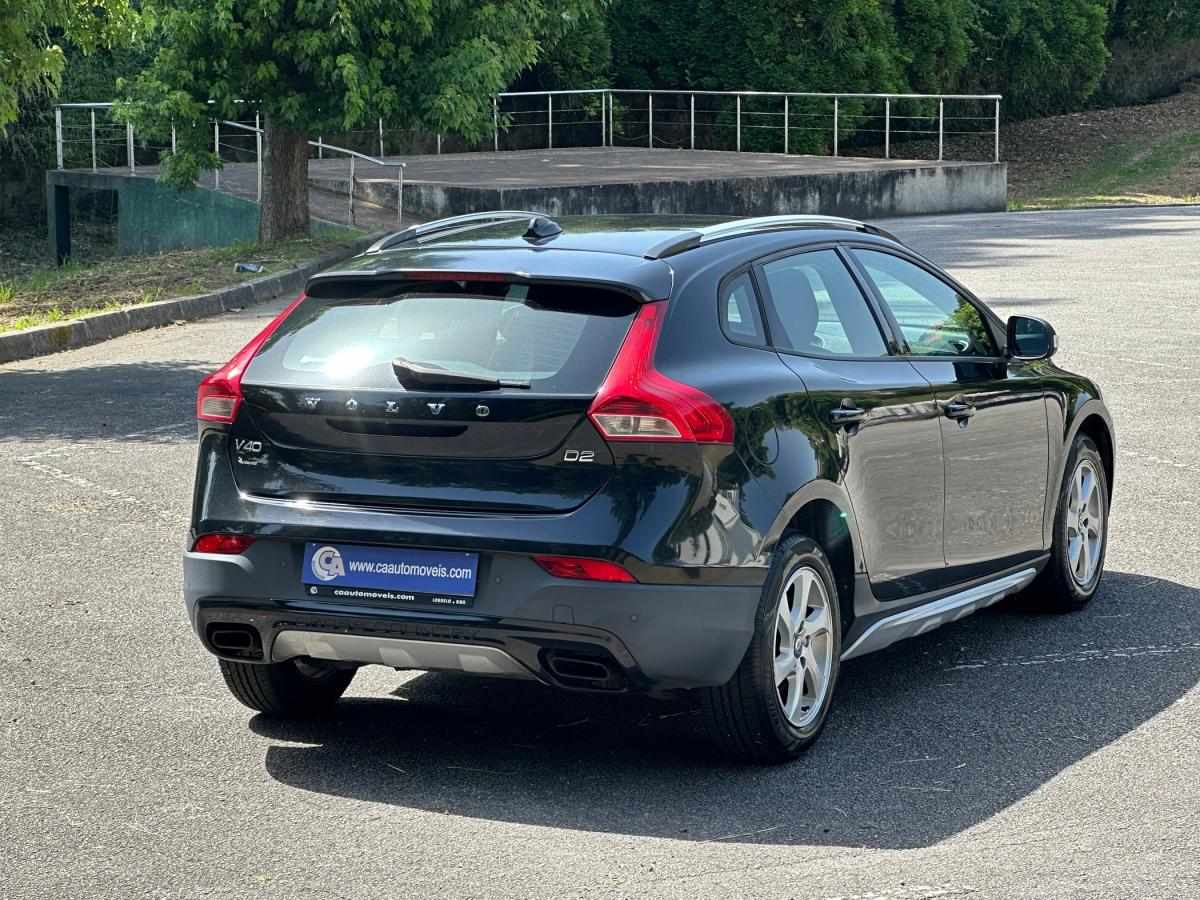 volvo-v40-cross-country-2015-diesel-1560cc