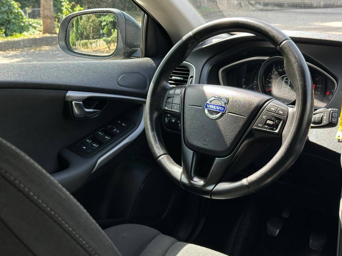 volvo-v40-cross-country-2015-diesel-1560cc