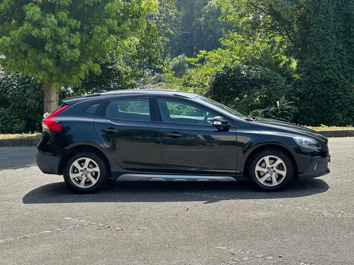 volvo-v40-cross-country-2015-diesel-1560cc
