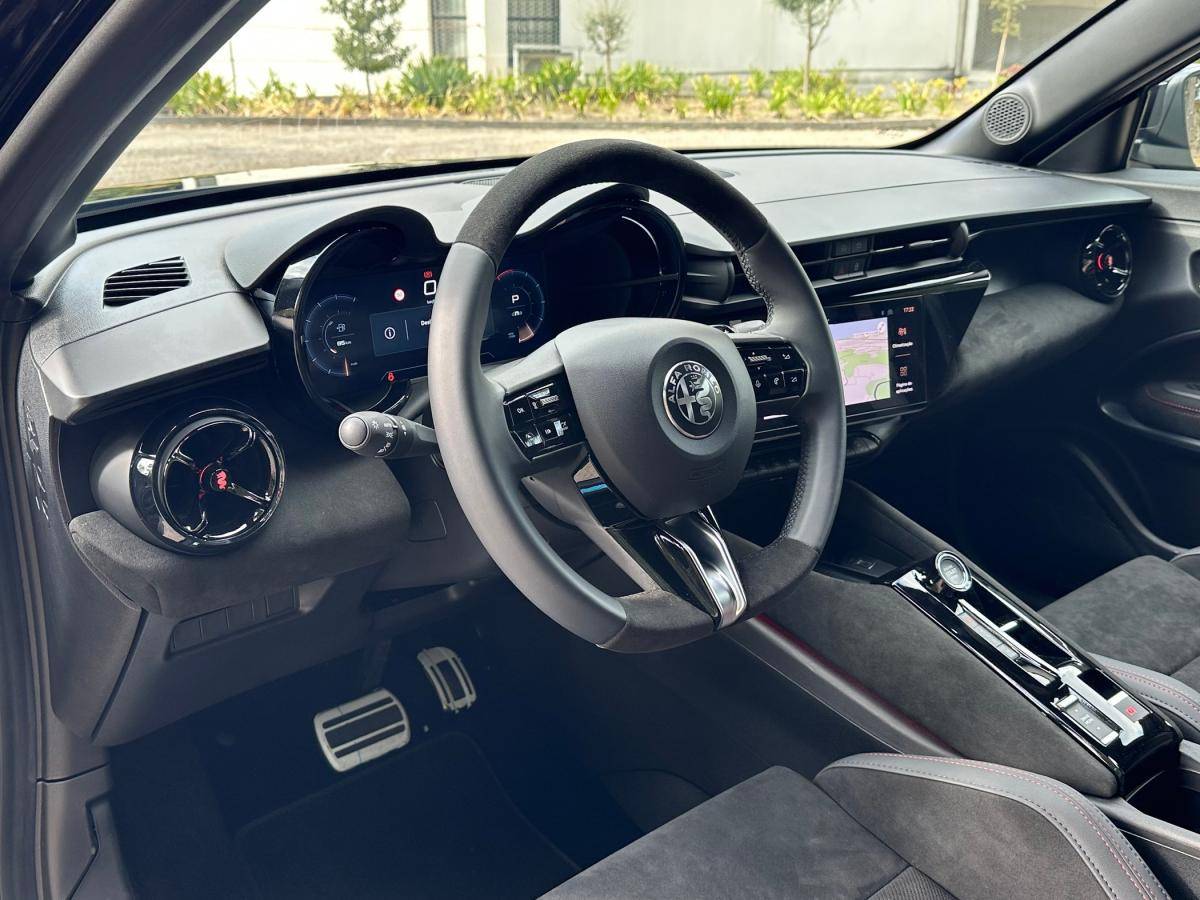 alfa-romeo-junior-2025-hibrido-a-gasolina-1199cc