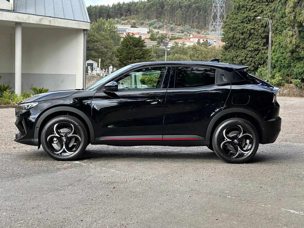 alfa-romeo-junior-2025-hibrido-a-gasolina-1199cc