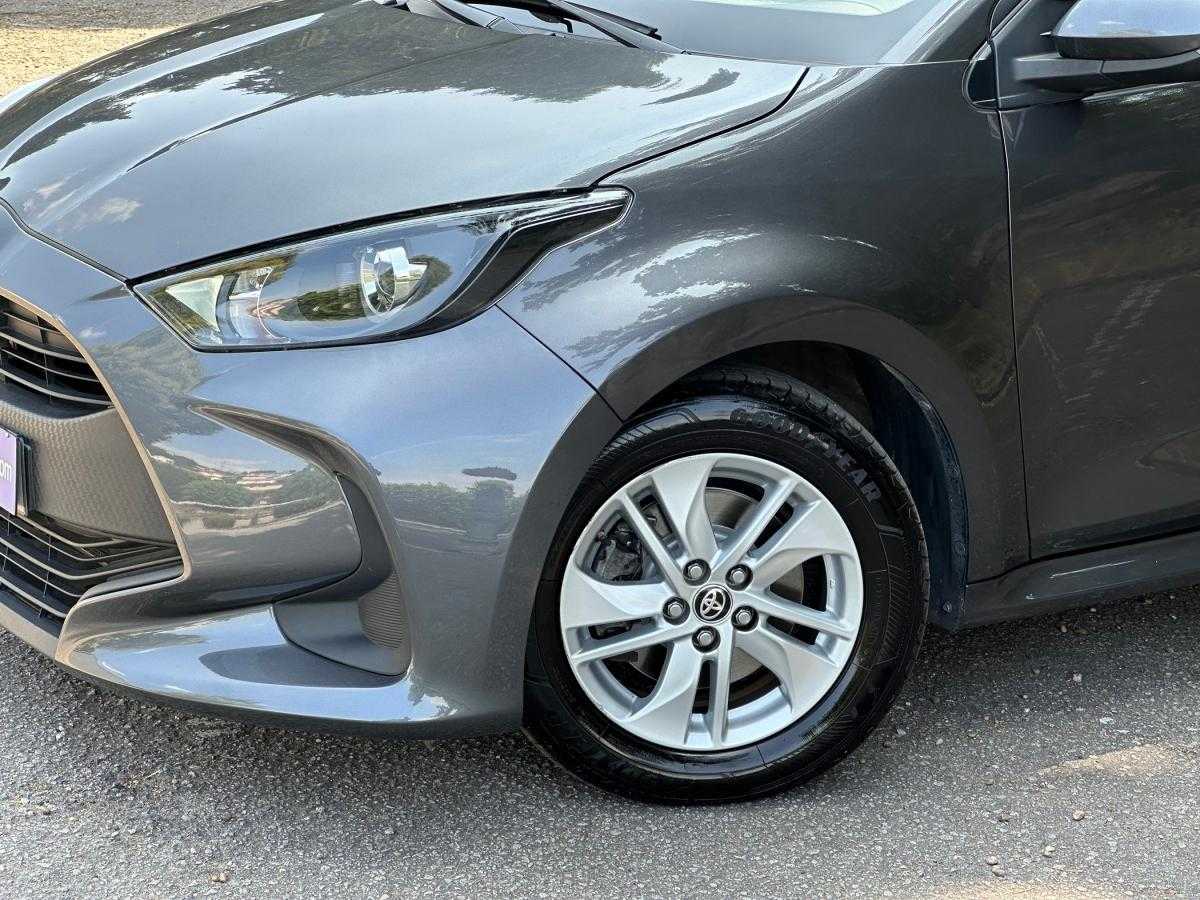 toyota-yaris-2022-hibrido-a-gasolina-1490cc