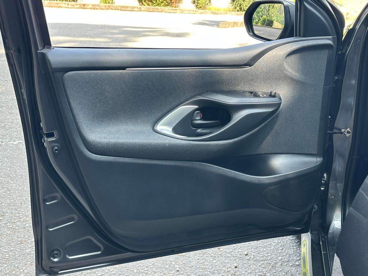 toyota-yaris-2022-hibrido-a-gasolina-1490cc