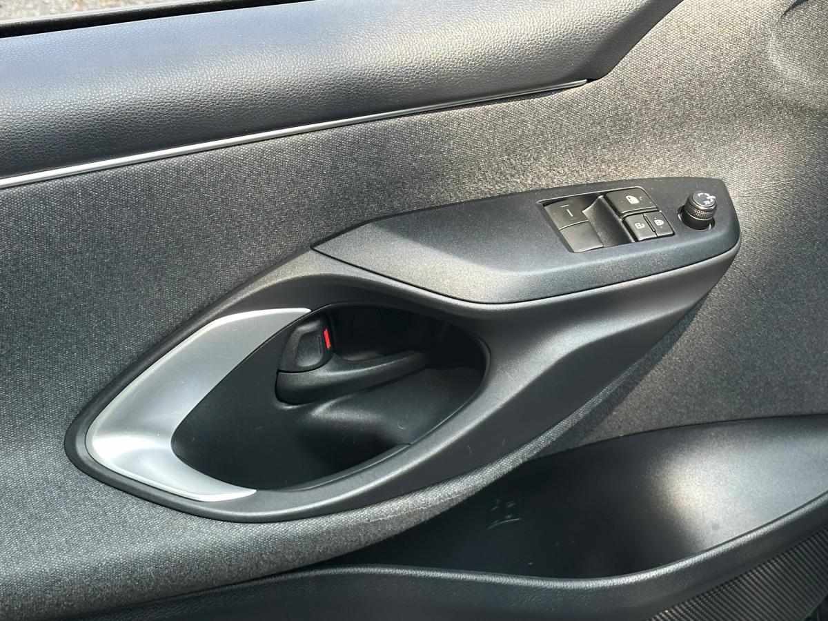 toyota-yaris-2022-hibrido-a-gasolina-1490cc