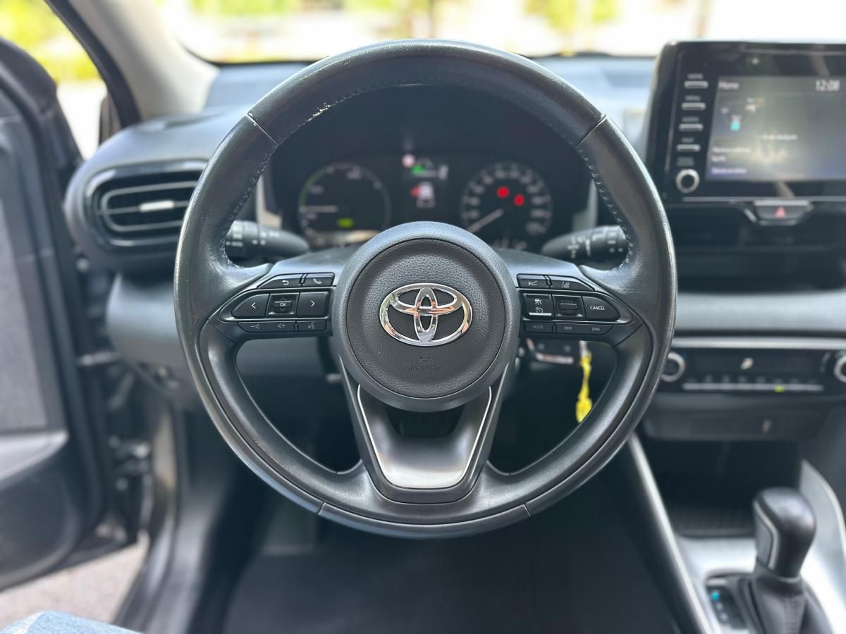 toyota-yaris-2022-hibrido-a-gasolina-1490cc