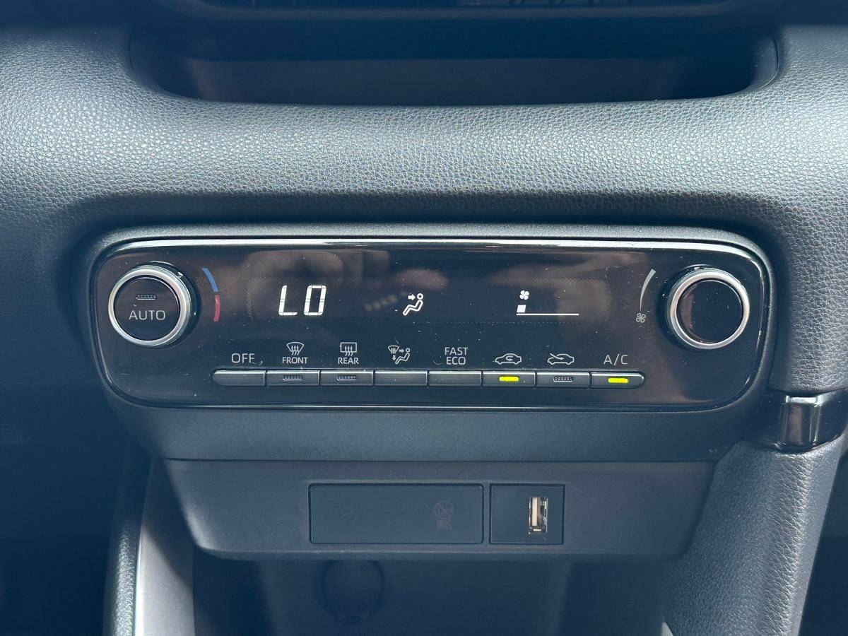 toyota-yaris-2022-hibrido-a-gasolina-1490cc