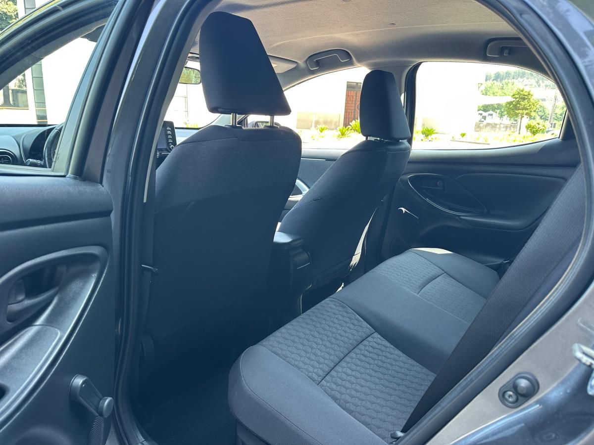 toyota-yaris-2022-hibrido-a-gasolina-1490cc