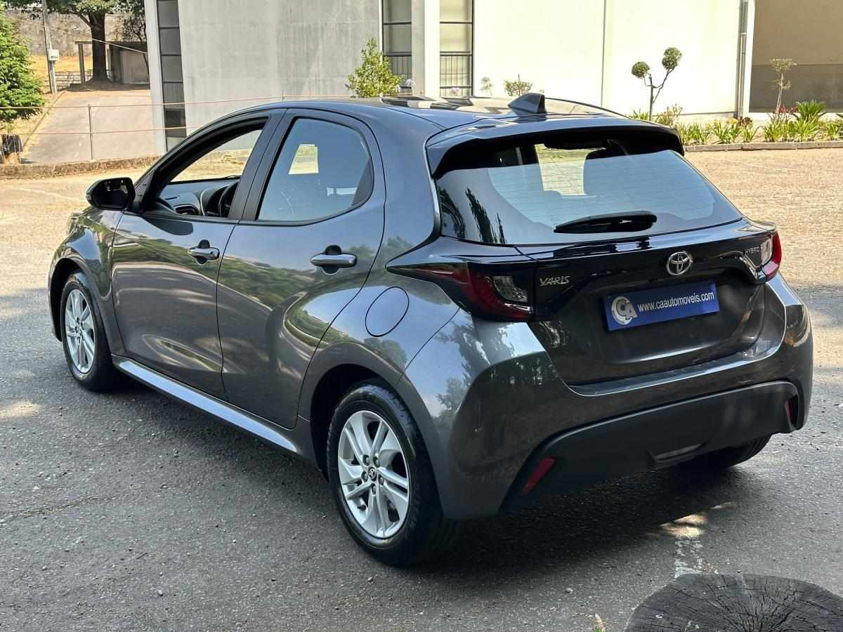 toyota-yaris-2022-hibrido-a-gasolina-1490cc