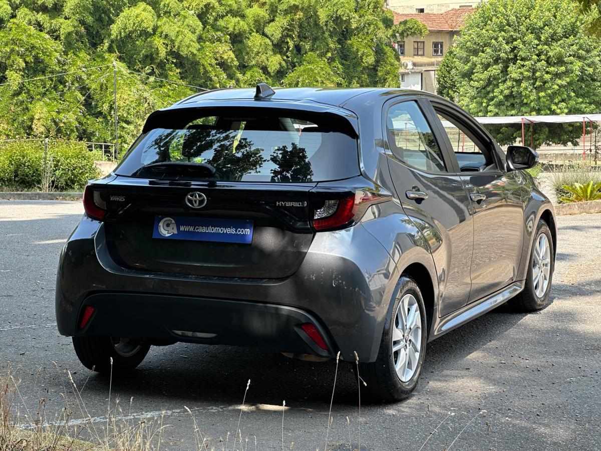 toyota-yaris-2022-hibrido-a-gasolina-1490cc