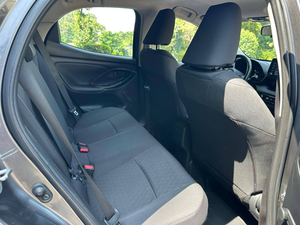 toyota-yaris-2022-hibrido-a-gasolina-1490cc