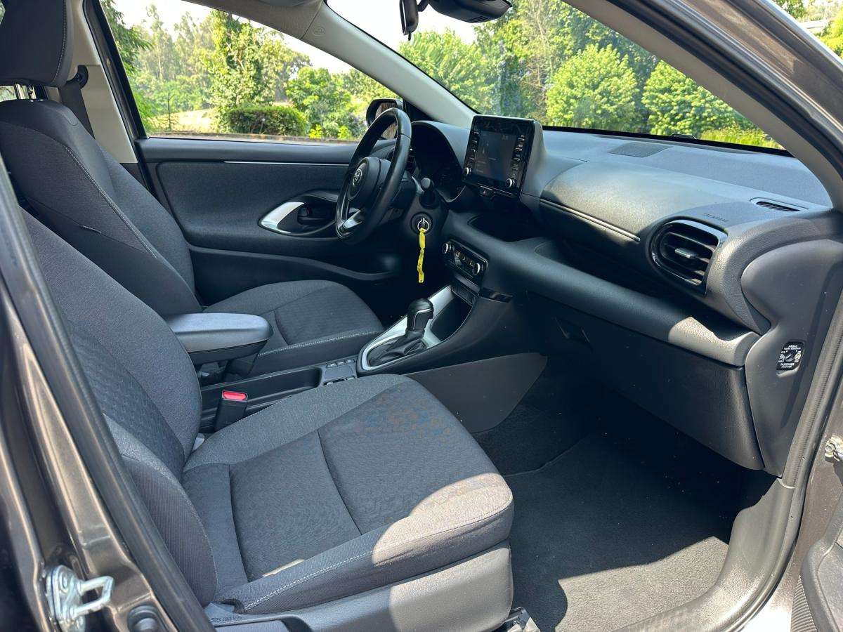 toyota-yaris-2022-hibrido-a-gasolina-1490cc