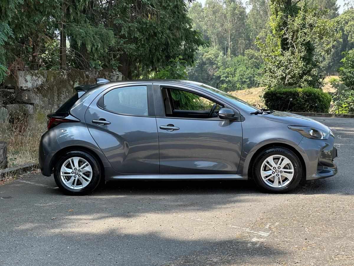 toyota-yaris-2022-hibrido-a-gasolina-1490cc