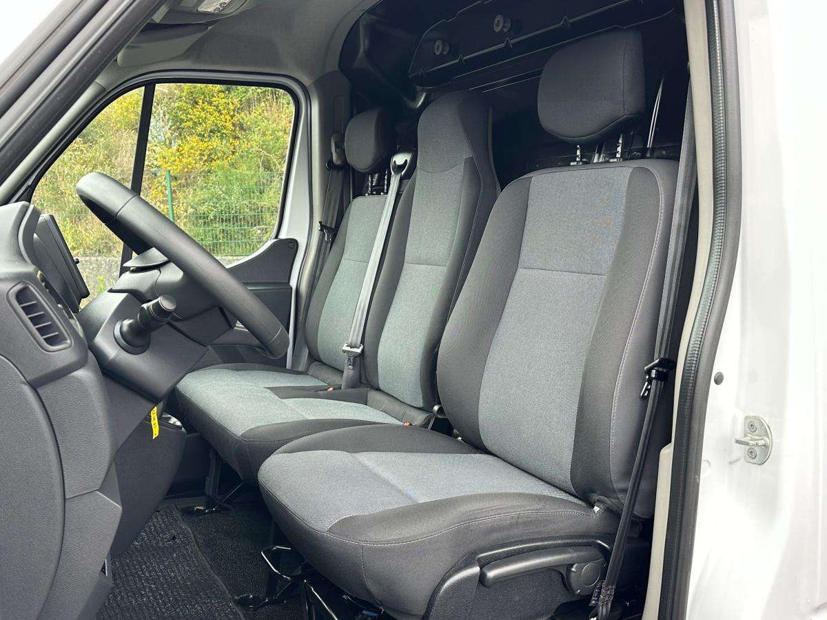 renault-master-2023-diesel-2299cc