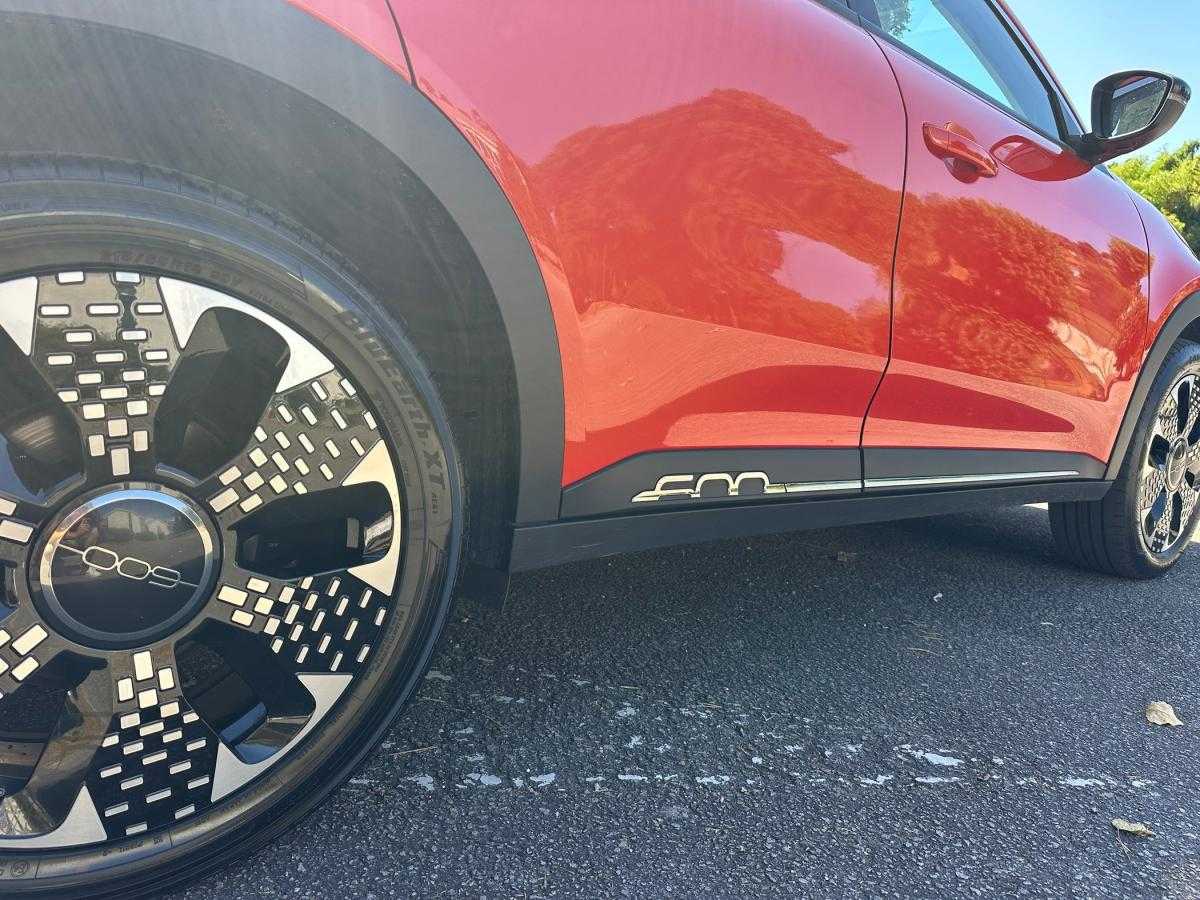 fiat-600-2023-eletrico-500cc