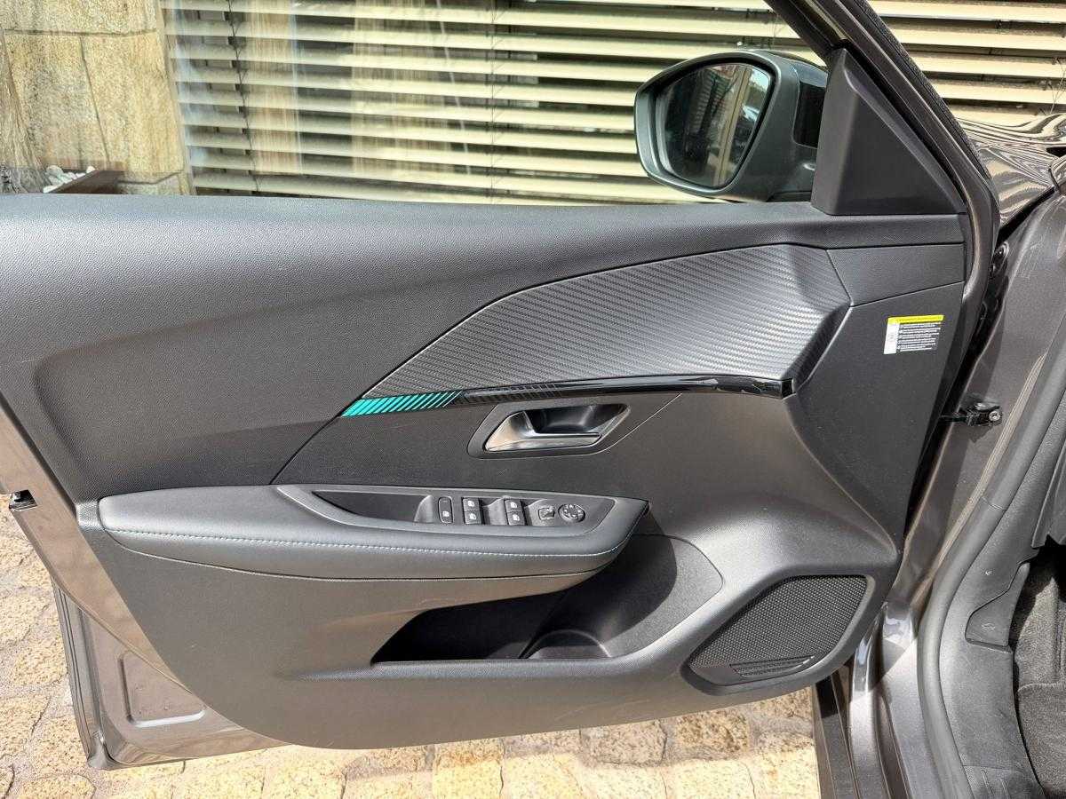 peugeot-208-2023-gasolina-1199cc