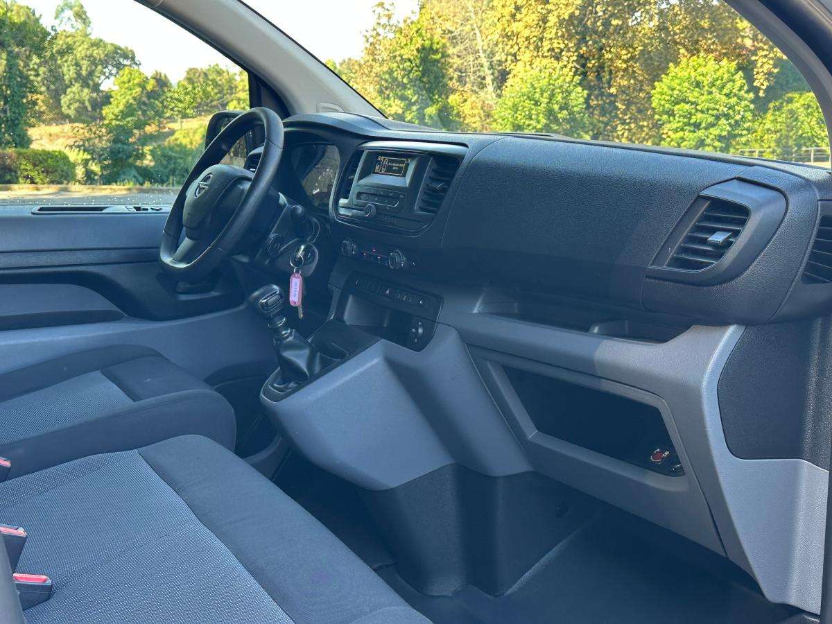 opel-vivaro-2021-diesel-1499cc