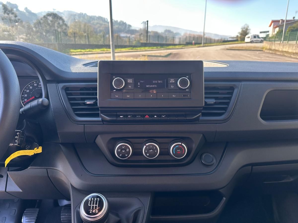 renault-trafic-2023-diesel-1997cc