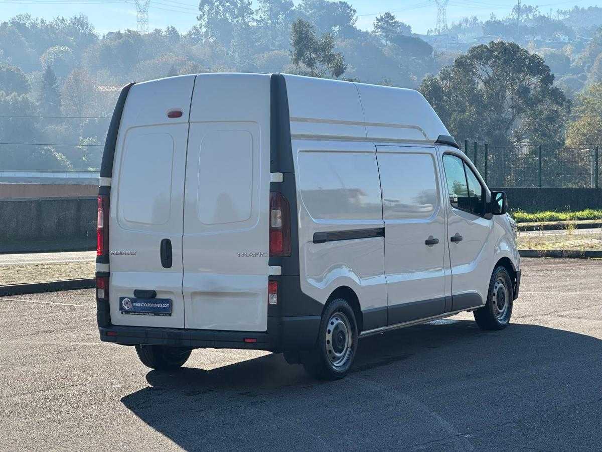 renault-trafic-2023-diesel-1997cc