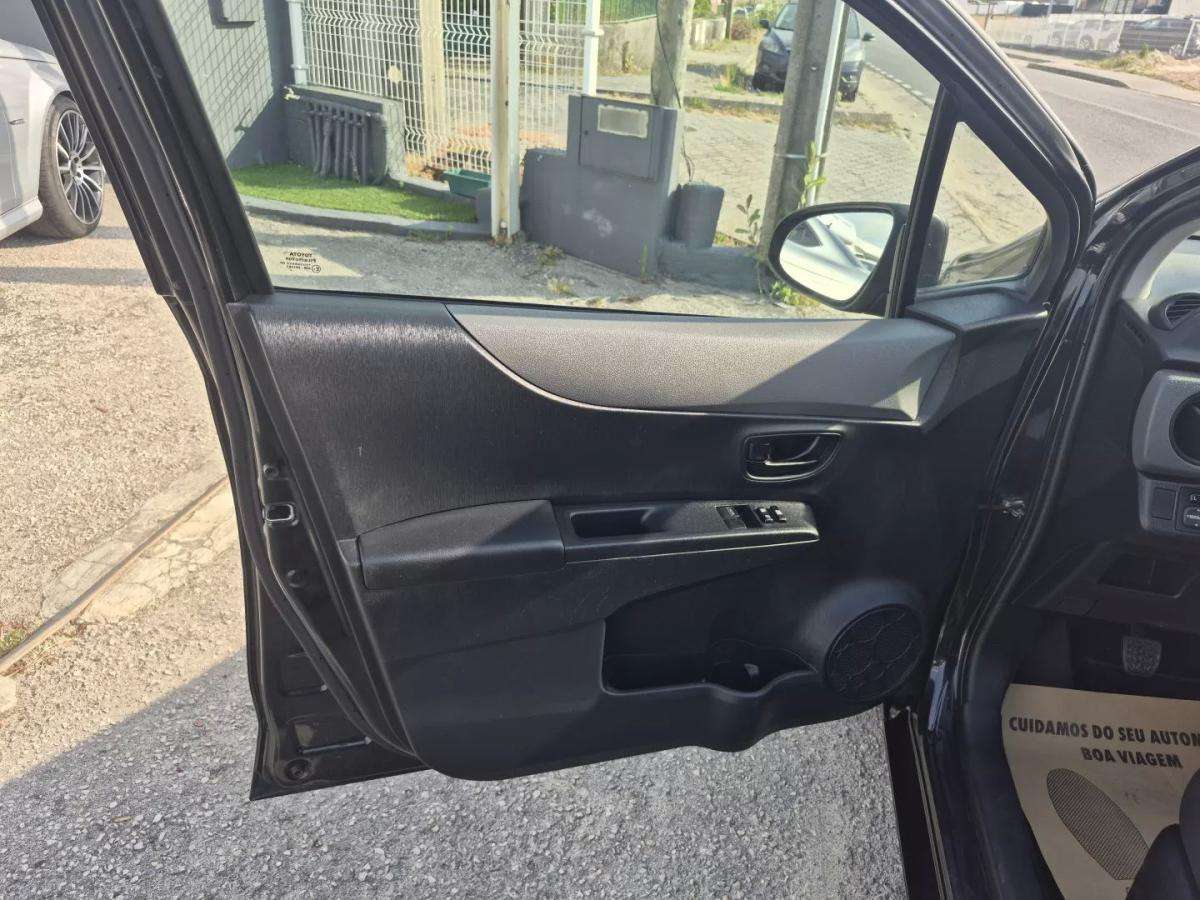 toyota-yaris-2012-gasolina-998cc