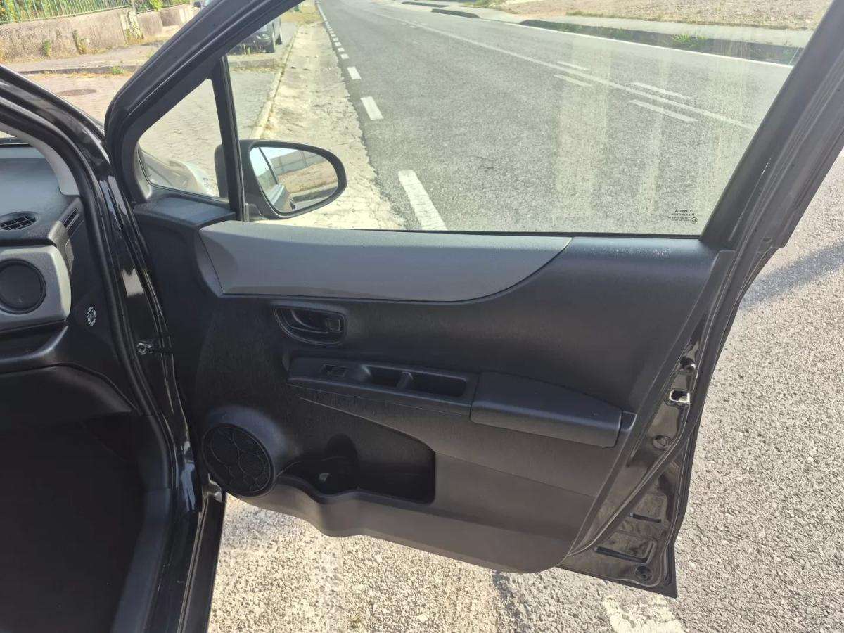 toyota-yaris-2012-gasolina-998cc