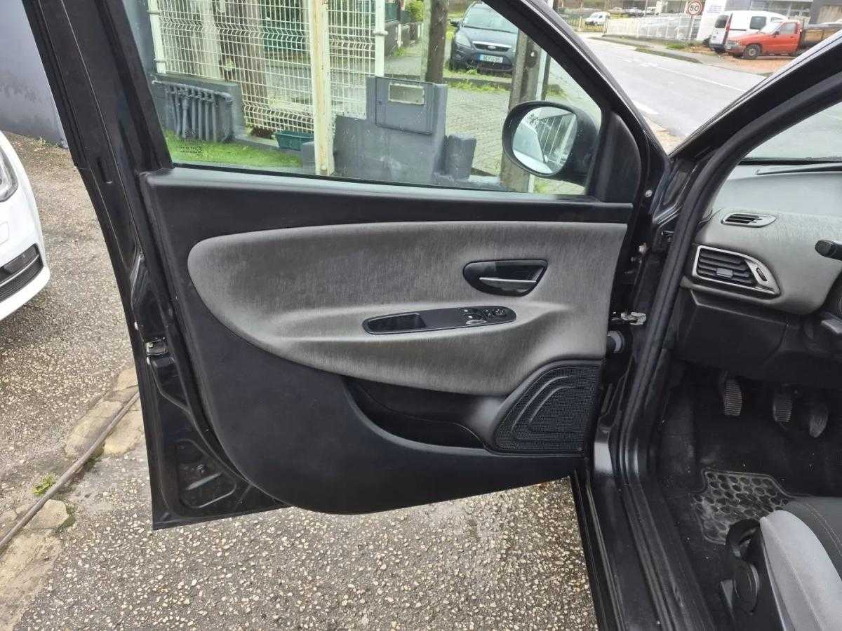 lancia-ypsilon-2013-gasolina-1242cc