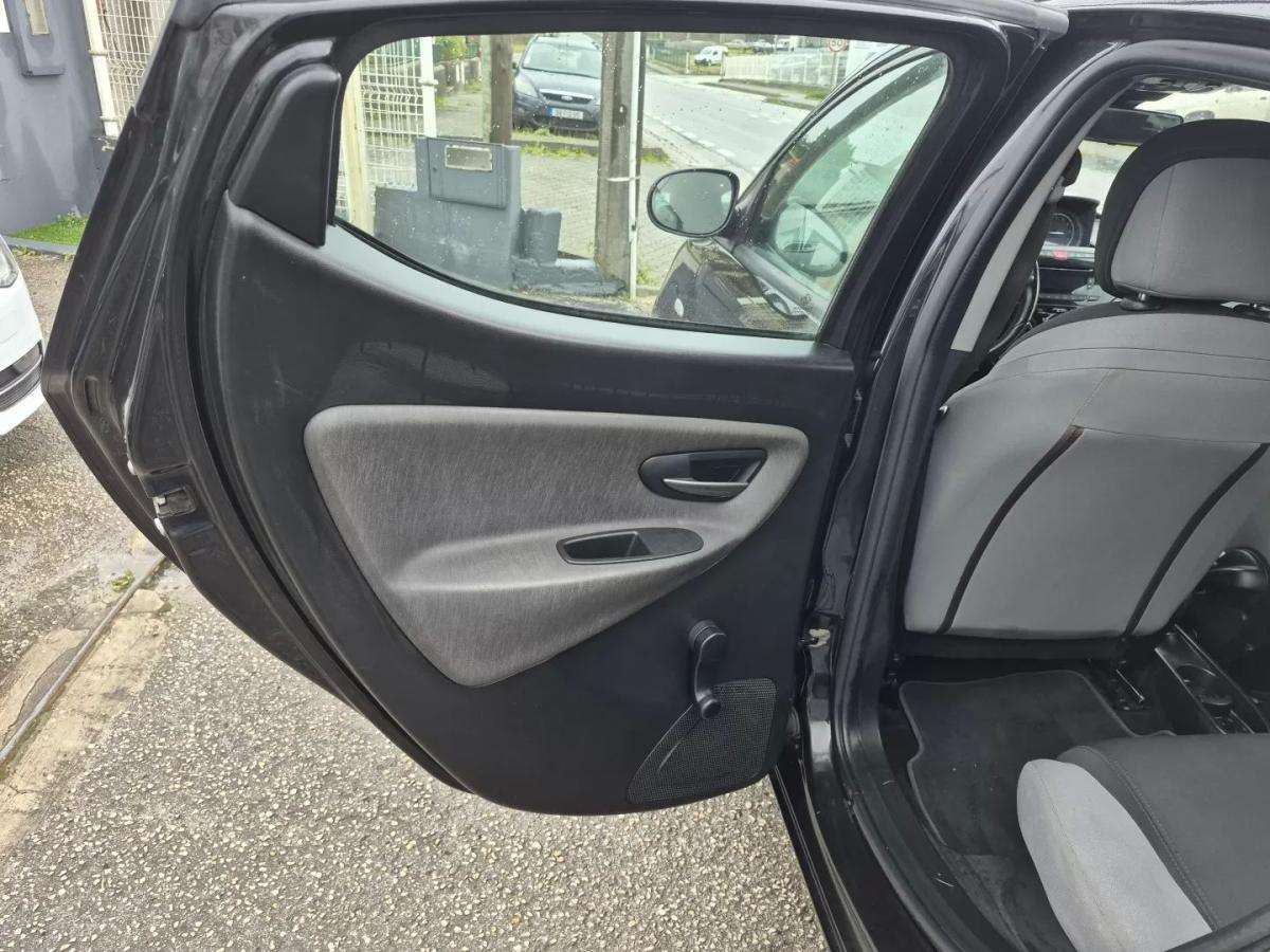 lancia-ypsilon-2013-gasolina-1242cc