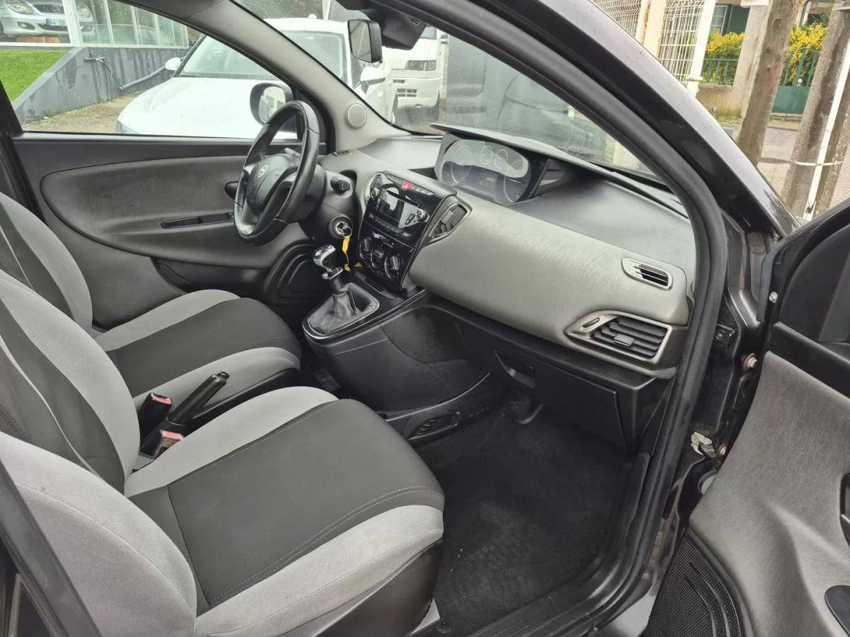 lancia-ypsilon-2013-gasolina-1242cc