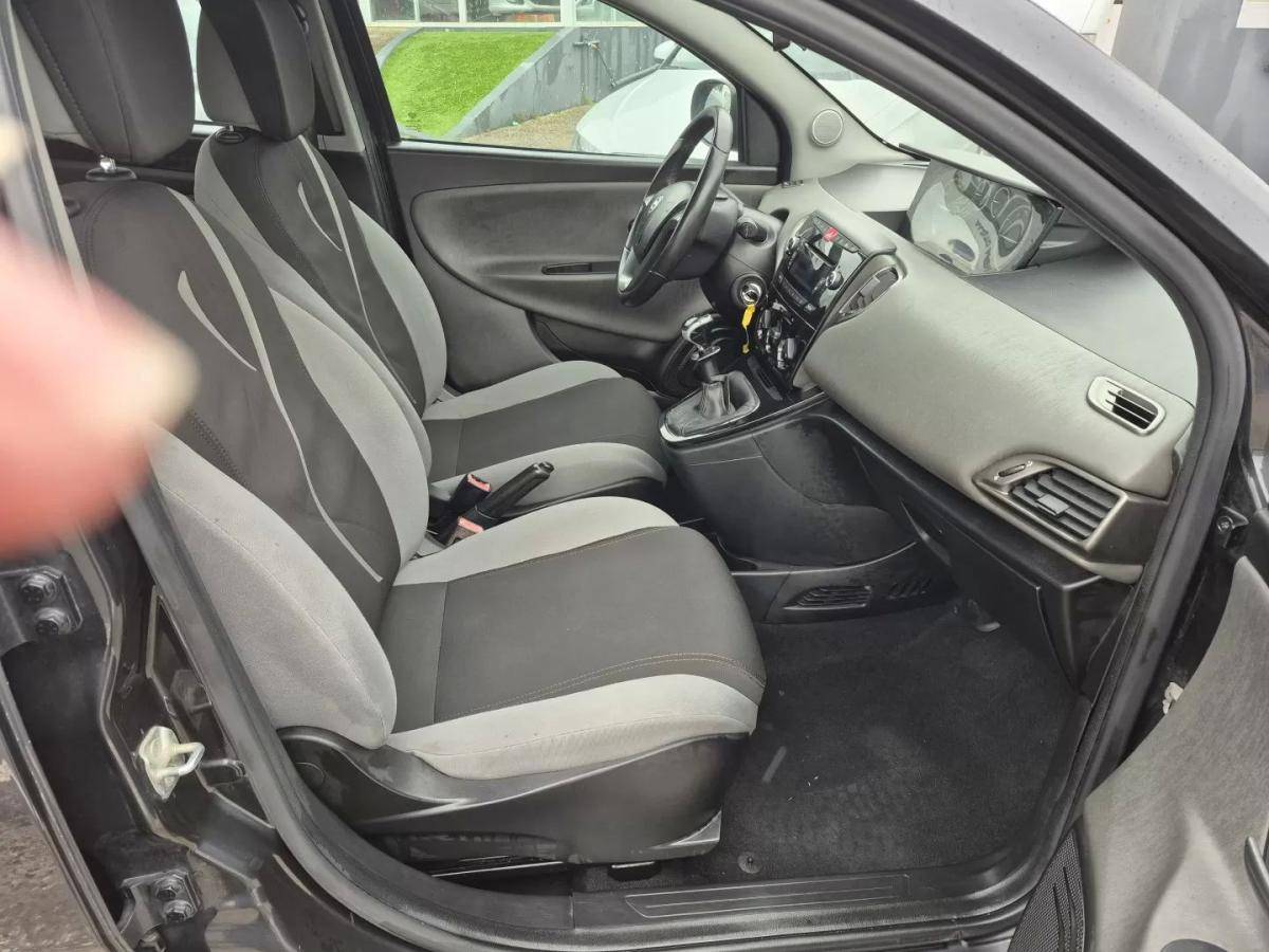 lancia-ypsilon-2013-gasolina-1242cc