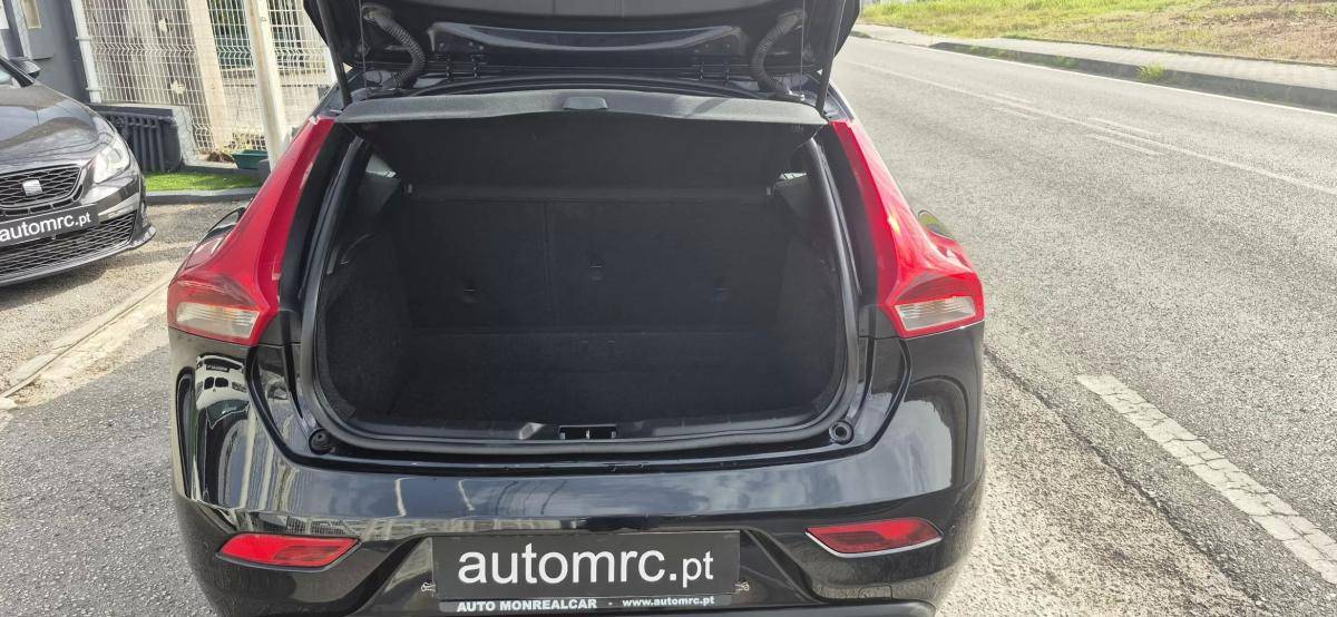 volvo-v40-2015-diesel-1560cc