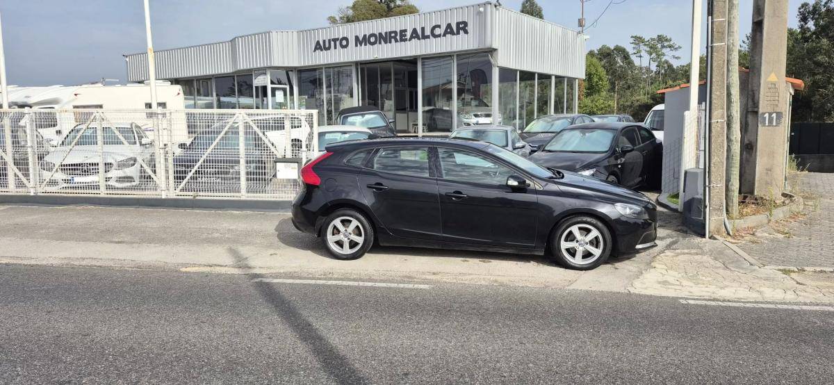 volvo-v40-2015-diesel-1560cc
