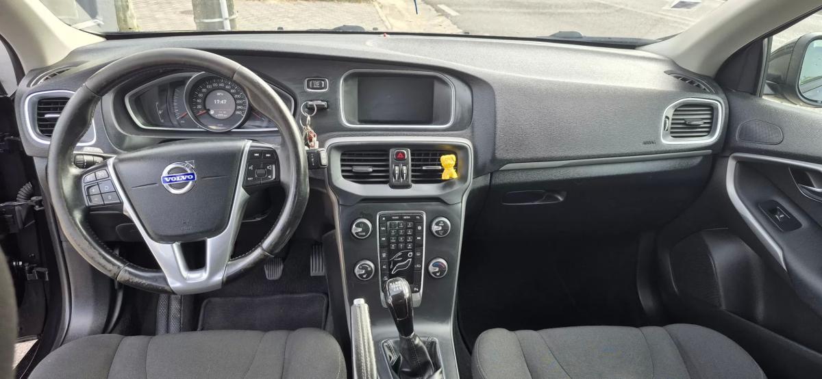 volvo-v40-2015-diesel-1560cc