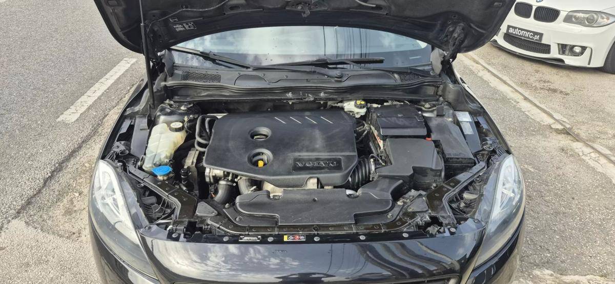 volvo-v40-2015-diesel-1560cc